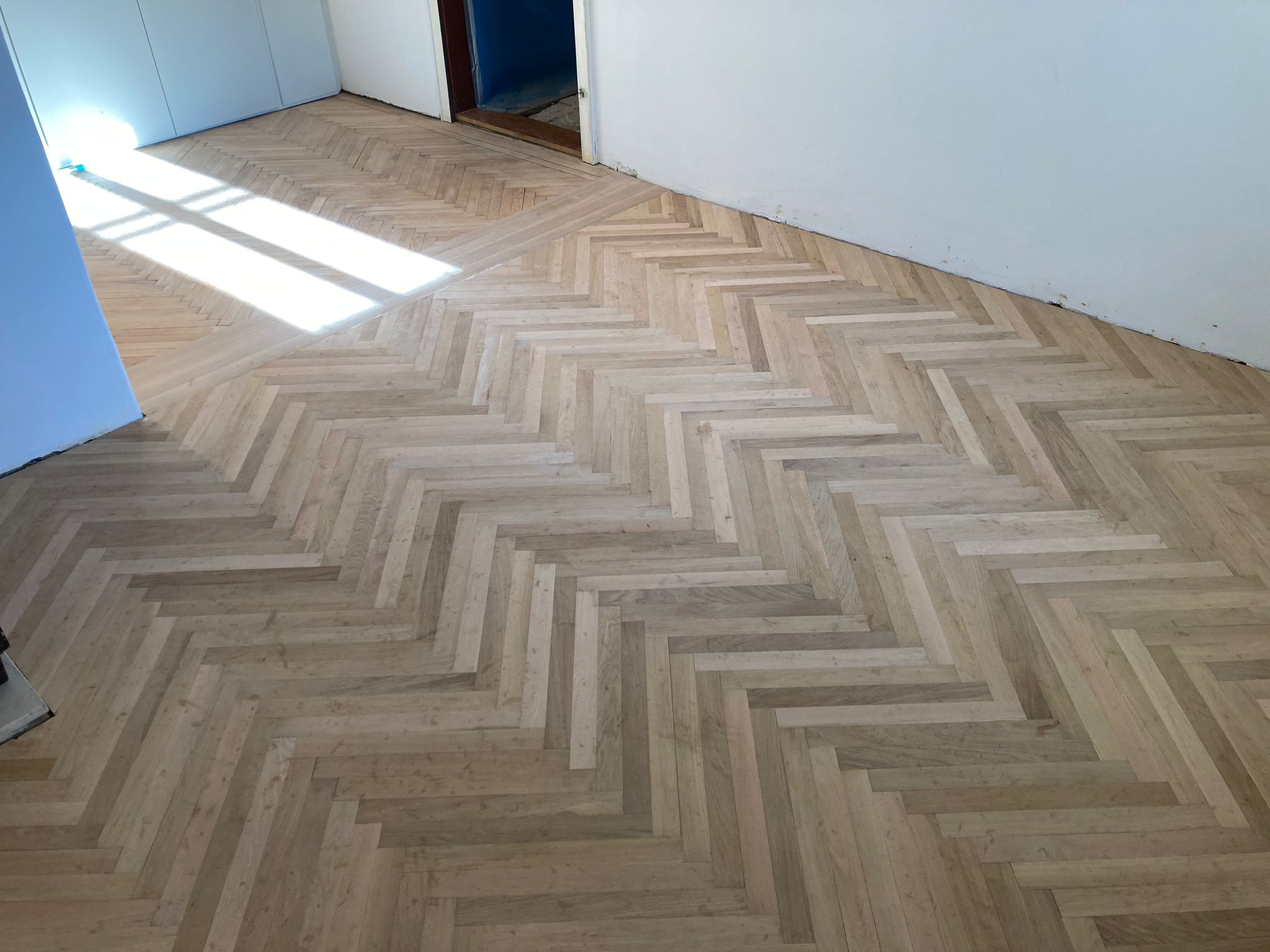 Fischgratböden vom Tischler aus Steyr - Exquisite Holzverlegung für Ihr Zuhause